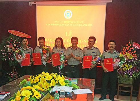 Bổ nhiệm 5 chấp hành viên trung cấp