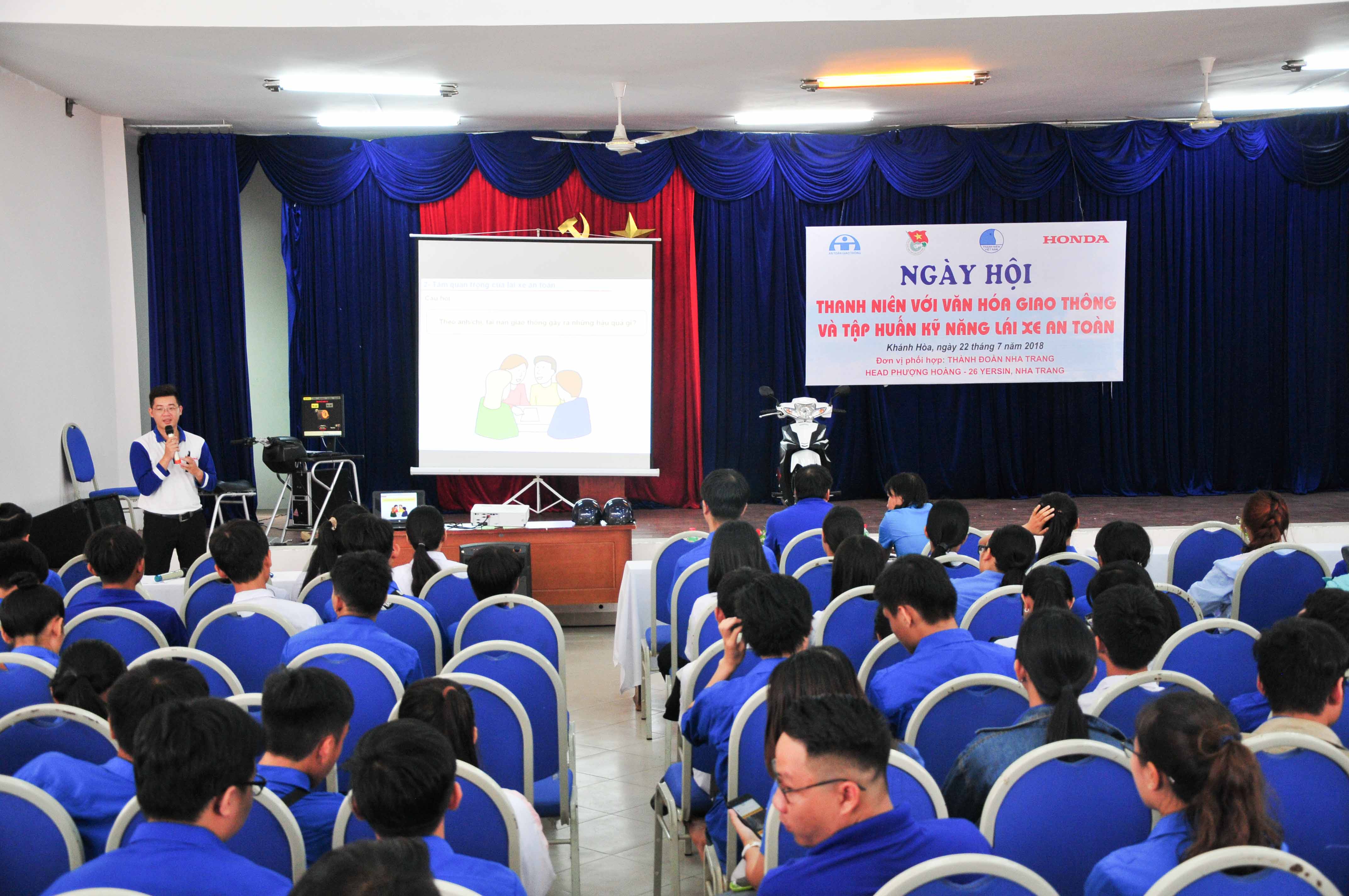 Tập huấn về an toàn giao thông cho 450 học sinh