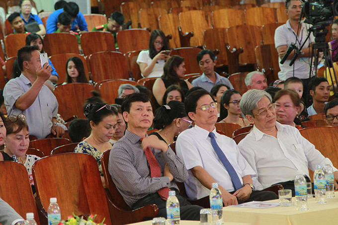 Leaders of Khanh Hoa attend funds raising music program