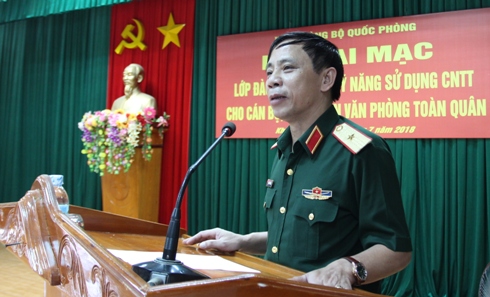 Thiếu tướng Nguyễn Xuân Nghị phát biểu khai mạc lớp đào tạo.