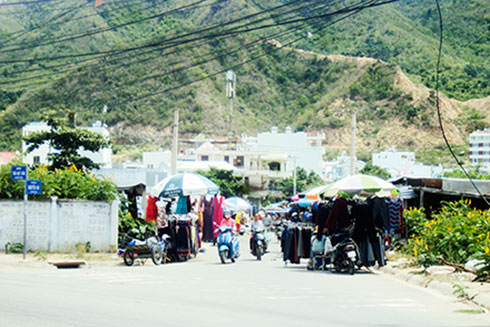 Buôn bán chiếm lòng đường