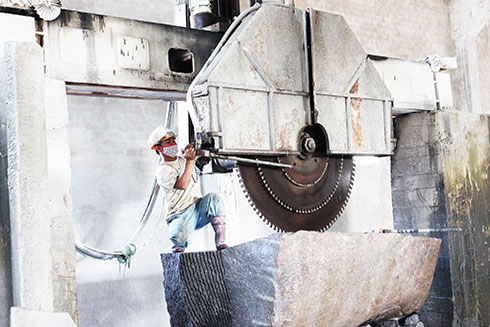 An toàn vệ sinh lao động trong khai thác khoáng sản và sản xuất vật liệu xây dựng: Còn nhiều thiếu sót