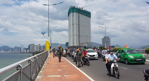 Cô gái đã đi lên cầu Trần Phú với ý định tự vẫn. 