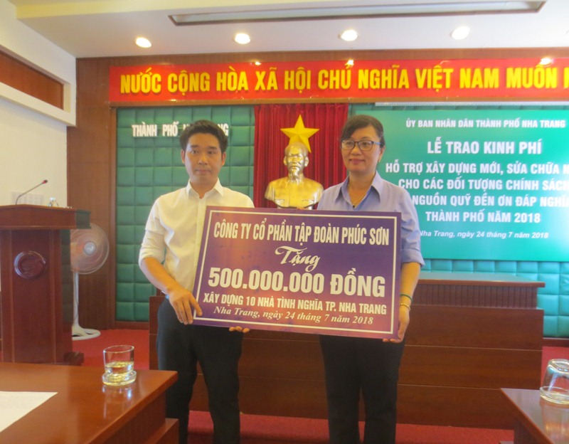 Công ty Phúc Sơn trao hỗ trợ 500 triệu đồng