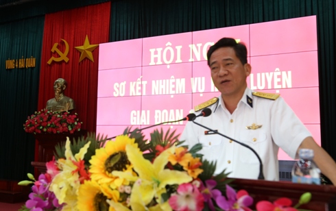 Đại tá Nguyễn Như Hùng - Phó Tư lệnh, Tham mưu trưởng Vùng 4 Hải quân phát biểu kết luận hội nghị.