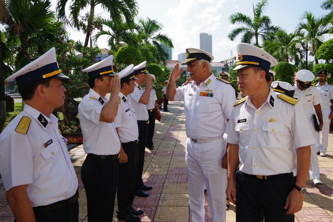 Cán bộ Học viện Hải quân đón đoàn công tác của Hải quân Ấn Độ.