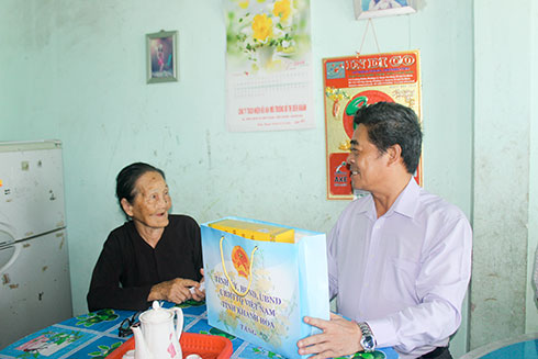 Tri ân người có công