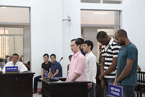 Y án 6 đối tượng mua bán trái phép 1kg ma tuý đá