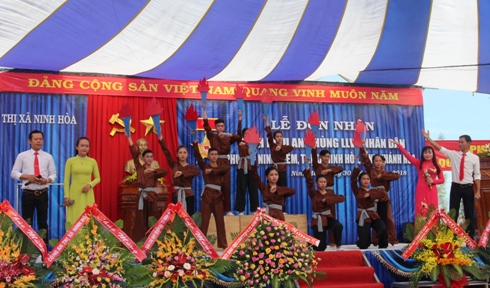 Tiết mục văn nghệ chào mừng buổi lễ.