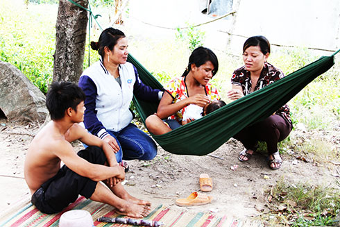 Kết hôn sớm, thiếu kỹ năng sống là một trong những nguyên nhân dẫn đến  tình trạng ly hôn ở miền núi. (Ảnh minh họa)