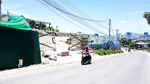 Đã đóng đường xe tải lưu thông vào dự án Khu biệt thự Đồi Xanh