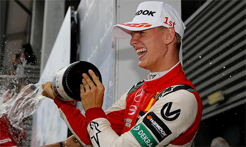 Mick Schumacher phấn khích khi thắng chặng F3 châu Âu cuối tuần qua. Ảnh: AutoBild.