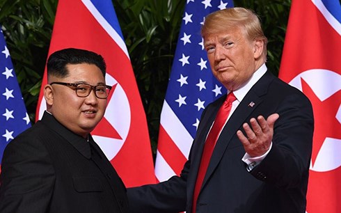 Tổng thống Donald Trump và nhà lãnh đạo Kim Jong-un tại hội nghị thượng đỉnh ngày 12/6 ở Singapore. (Ảnh: Reuters)