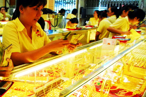 USD tăng vọt, vàng tụt xuống đáy mới