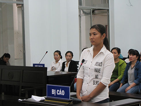 Một kế toán hiệu thuốc chiếm đoạt tiền của công ty