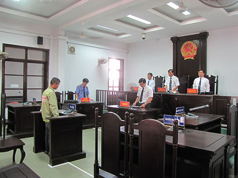 Trộm thép, bị quần chúng phát hiện