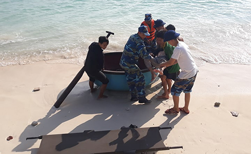 Dùng trực thăng đưa ngư dân bị nạn từ Trường Sa về Bệnh viện 175