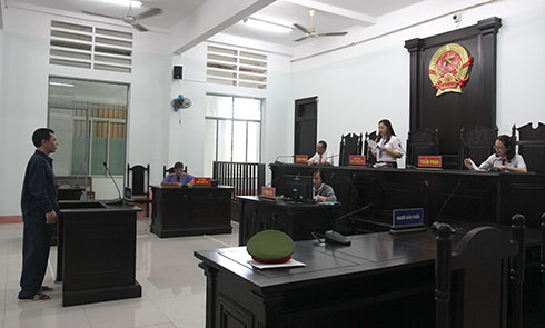 Bị bắt khi đang đẩy xe trộm cắp đi