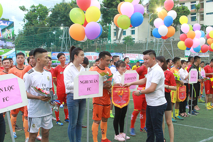 Sixth mini football tournament for players from Ha Tinh Province held in Nha Trang