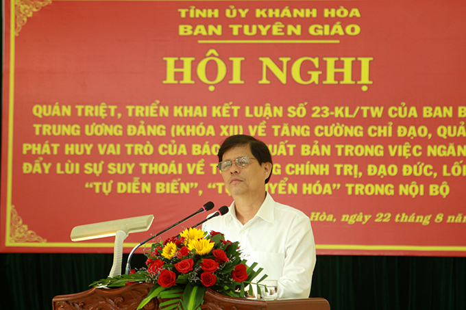 Ông Nguyễn Tấn Tuân phát biểu tại hội nghị.