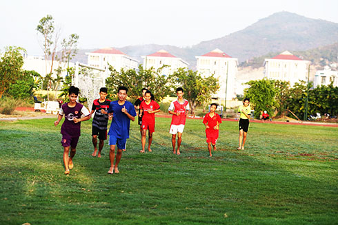 Young athletics players of Khanh Hoa are practicing