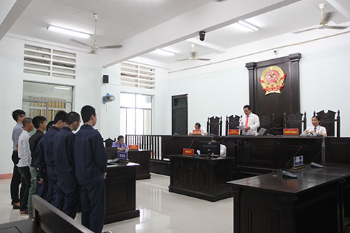 Chủ tọa tuyên án.