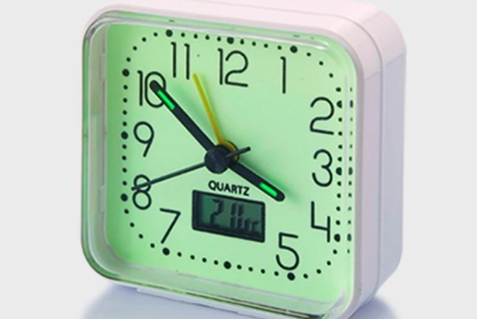 Tại cái đồng hồ...