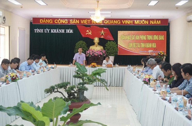 Ông Bùi Văn Thạch phát biểu tại buổi làm việc.