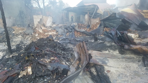 Cơ sở nệm mút sau cháy.