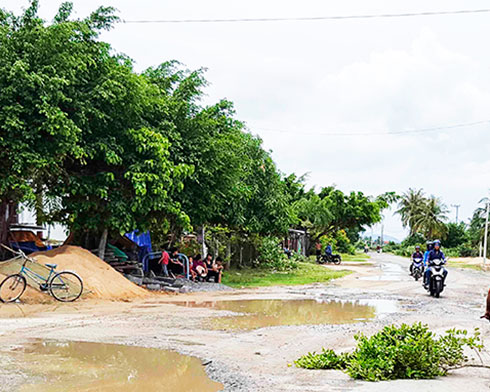 Sửa chữa Tỉnh lộ Nguyễn Huệ: Sẽ hoàn thành vào cuối năm