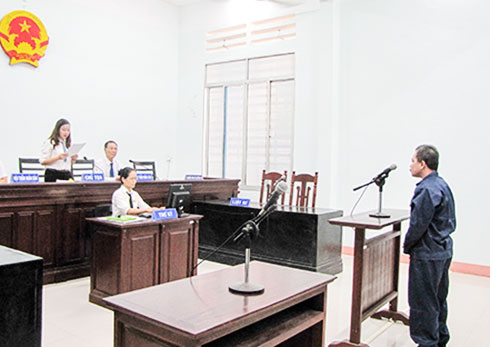 Phiên tòa sơ thẩm hình sự vụ án Ngô Tấn Thành cướp giật tài sản  của người nước ngoài tại Tòa án nhân dân tỉnh.