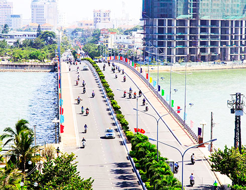 Cầu Trần Phú kết nối phía bắc và nam TP. Nha Trang