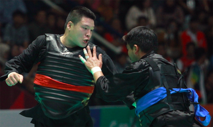 Võ sĩ Việt Nam đoạt HC vàng pencak silat dù 4 lần bị quật ngã