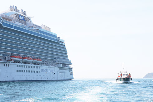 Bảo vệ an toàn 2 tàu quốc tế đến Nha Trang