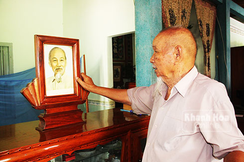 Gia đình ông Lê Văn Thành một lòng theo Bác Hồ.