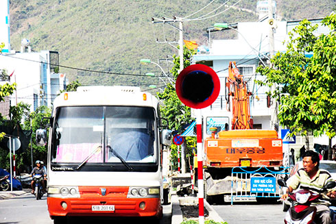 Tái diễn tình trạng xóa biển báo giao thông