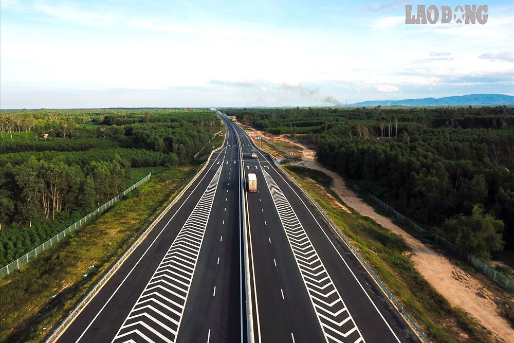 Thông xe cao tốc đầu tiên tại miền Trung