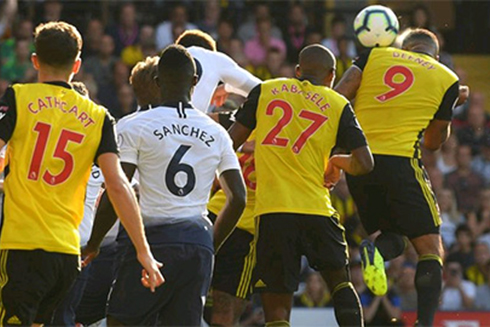 Đòn trừng phạt đầu tiên cho việc thiếu chiều sâu