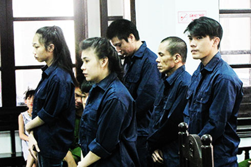 Các đối tượng tại tòa.