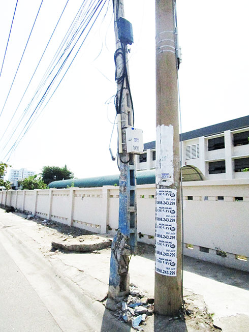 Cần thay mới trụ viễn thông