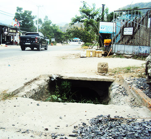 Cần đậy nắp cống