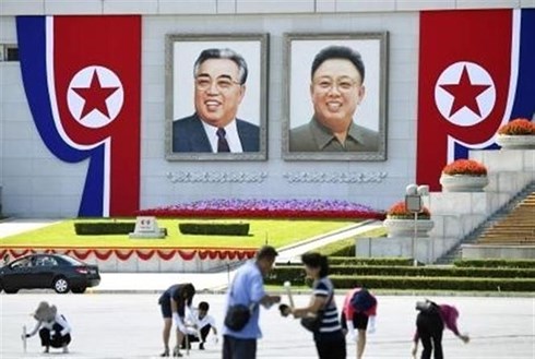 Quảng trường Kim Nhật Thành được trang hoàng chào mừng Quốc khánh Triều Tiên. Ảnh: Kyodo.