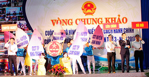 Công chức thuế tham gia cuộc thi “Mô hình, sáng kiến cải cách hành chính của công chức, viên chức trẻ”.