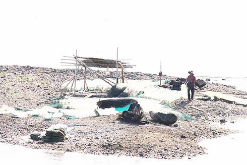 Lờ dây - một trong những ngư cụ khai thác tận diệt thủy sản ven bờ, cần được  đưa vào danh sách cấm hoạt động trên địa bàn tỉnh.