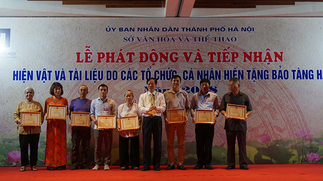 Vinh danh các tổ chức, cá nhân trao tặng hiện vật, tư liệu cho Bảo tàng Hà Nội