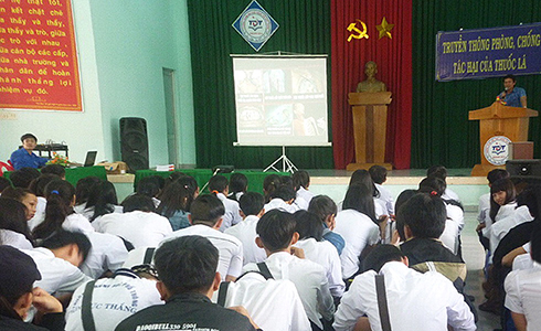 Tuyên truyền về tác hại của thuốc lá cho học sinh ở thị xã Ninh Hòa.