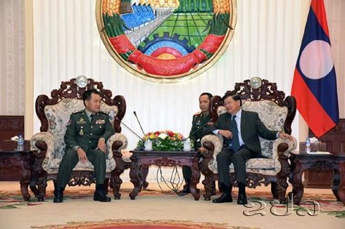 Thủ tướng Lào tiếp Tư lệnh Tối cao quân đội Hoàng gia Campuchia. Ảnh: KPL