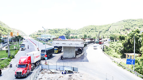 Cầu vượt đèo Rù Rì: Khó về đích đúng hẹn