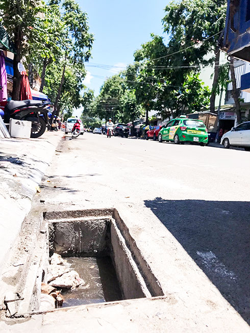 Cần ngăn chặn tình trạng trộm nắp cống