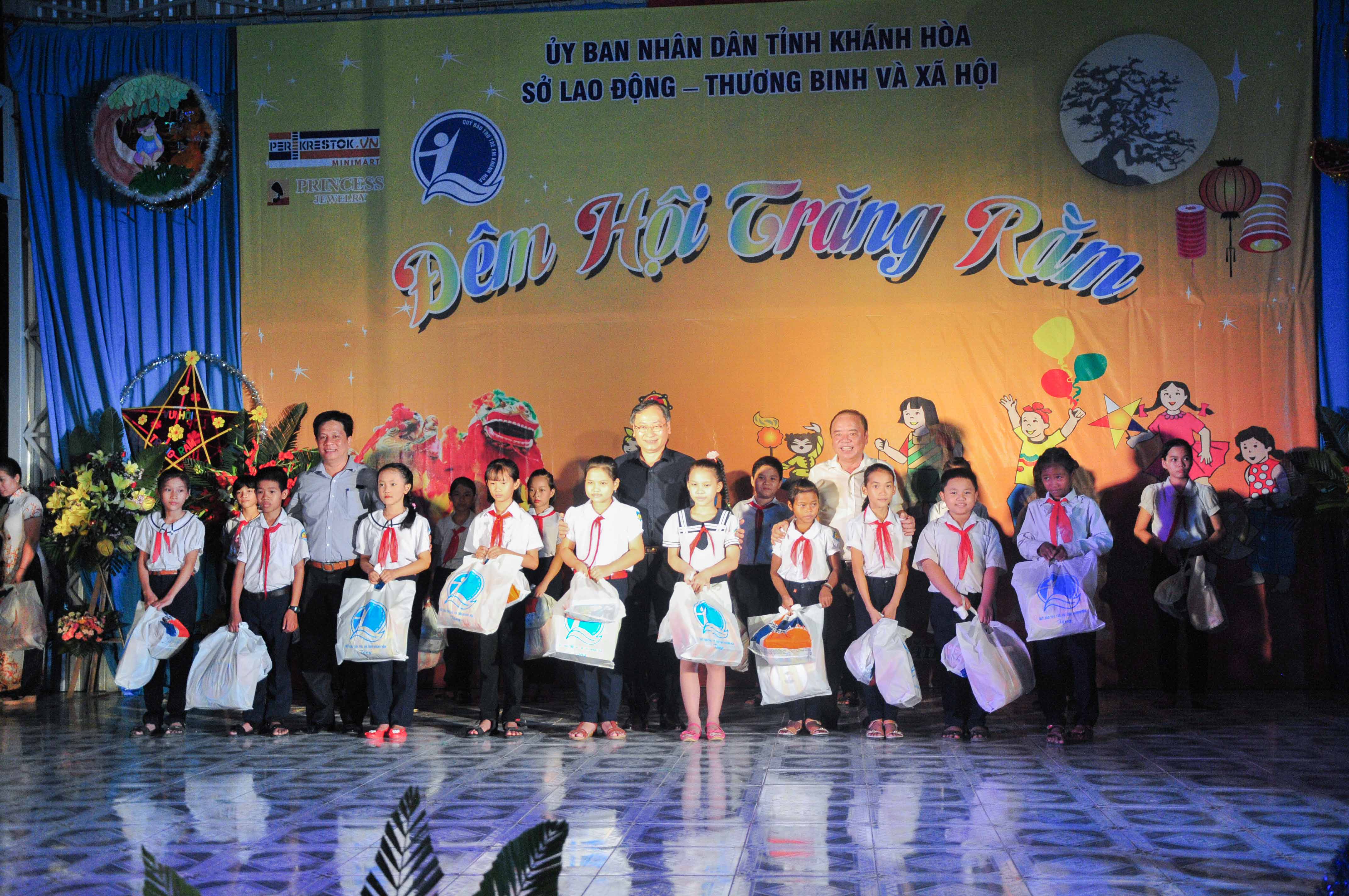 Tổ chức chương trình Trung thu cho thiếu nhi huyện Khánh Vĩnh